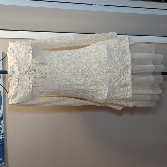 Cream lace dress - Picture 5 of 9